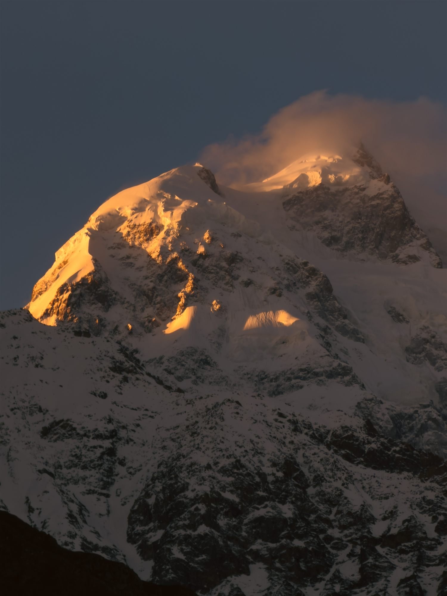 Close view of alpenglow on a snow ridge above Hunza at dusk
